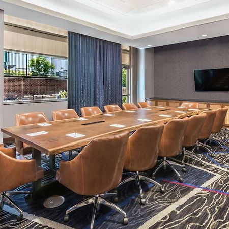 Hampton Inn & Suites Fort Wayne Downtown Экстерьер фото