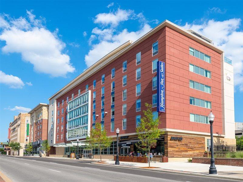 Hampton Inn & Suites Fort Wayne Downtown Экстерьер фото