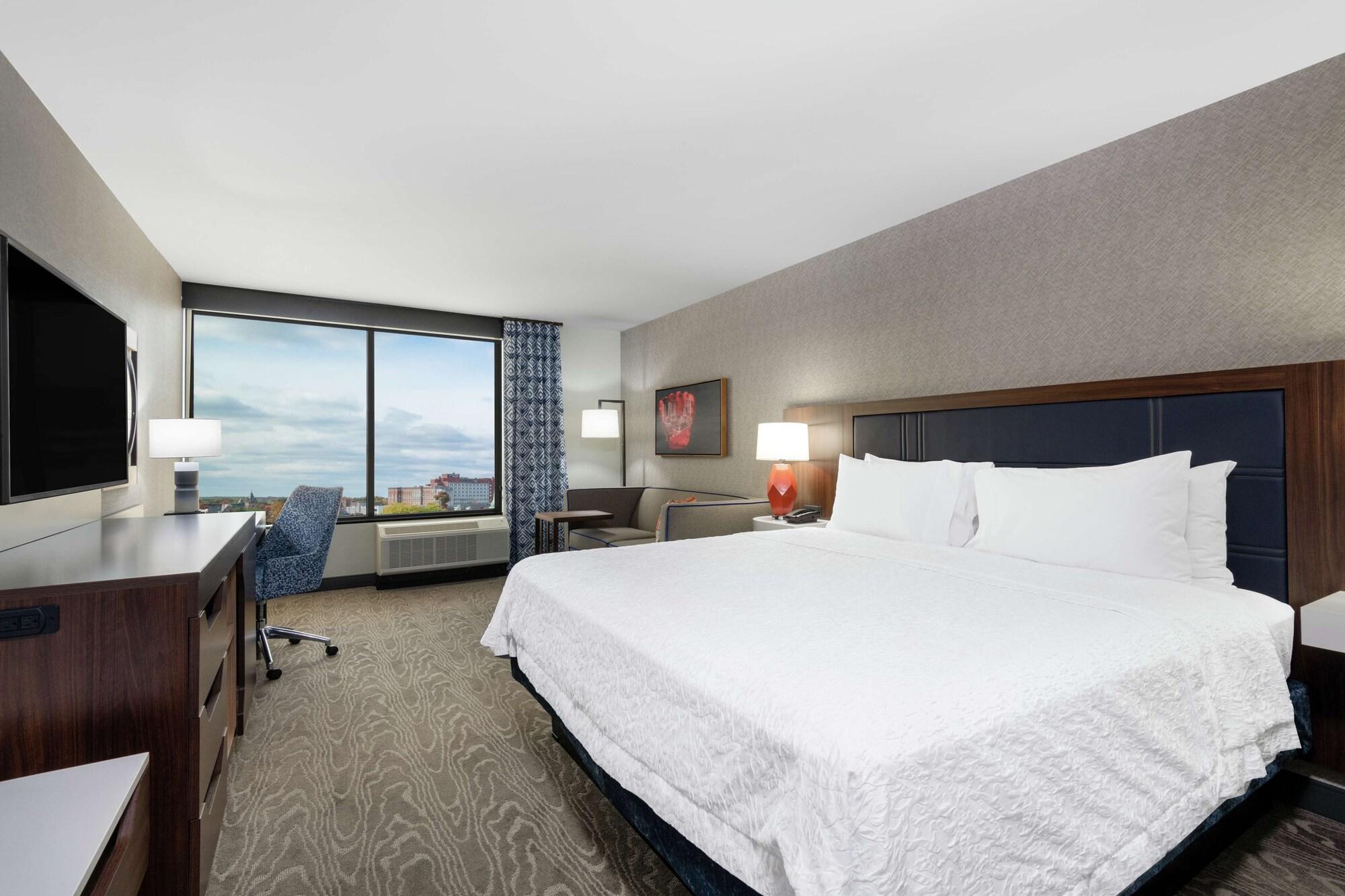 Hampton Inn & Suites Fort Wayne Downtown Экстерьер фото