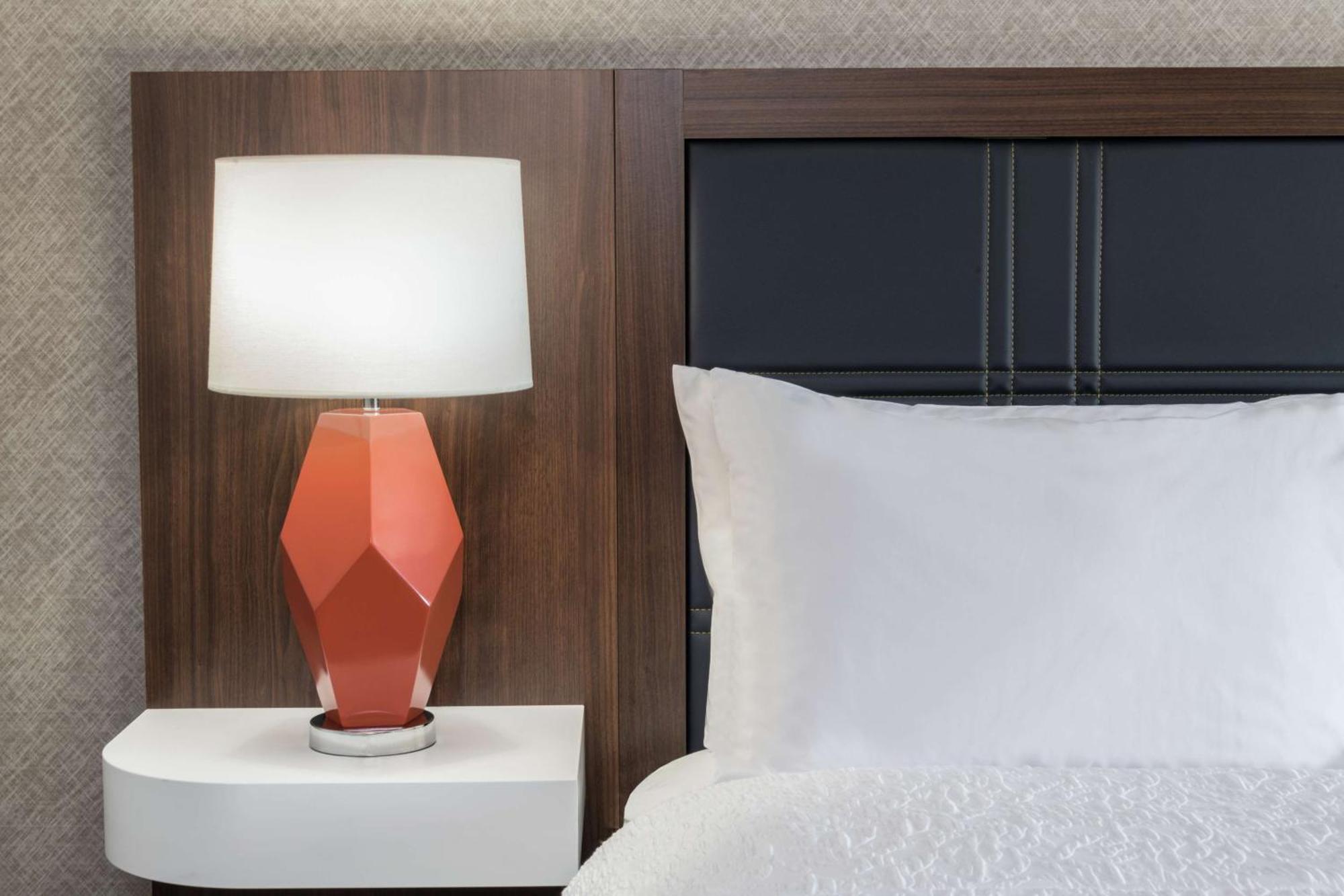 Hampton Inn & Suites Fort Wayne Downtown Экстерьер фото