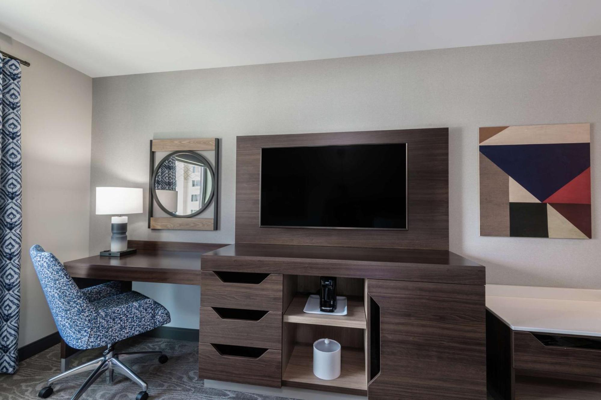 Hampton Inn & Suites Fort Wayne Downtown Экстерьер фото