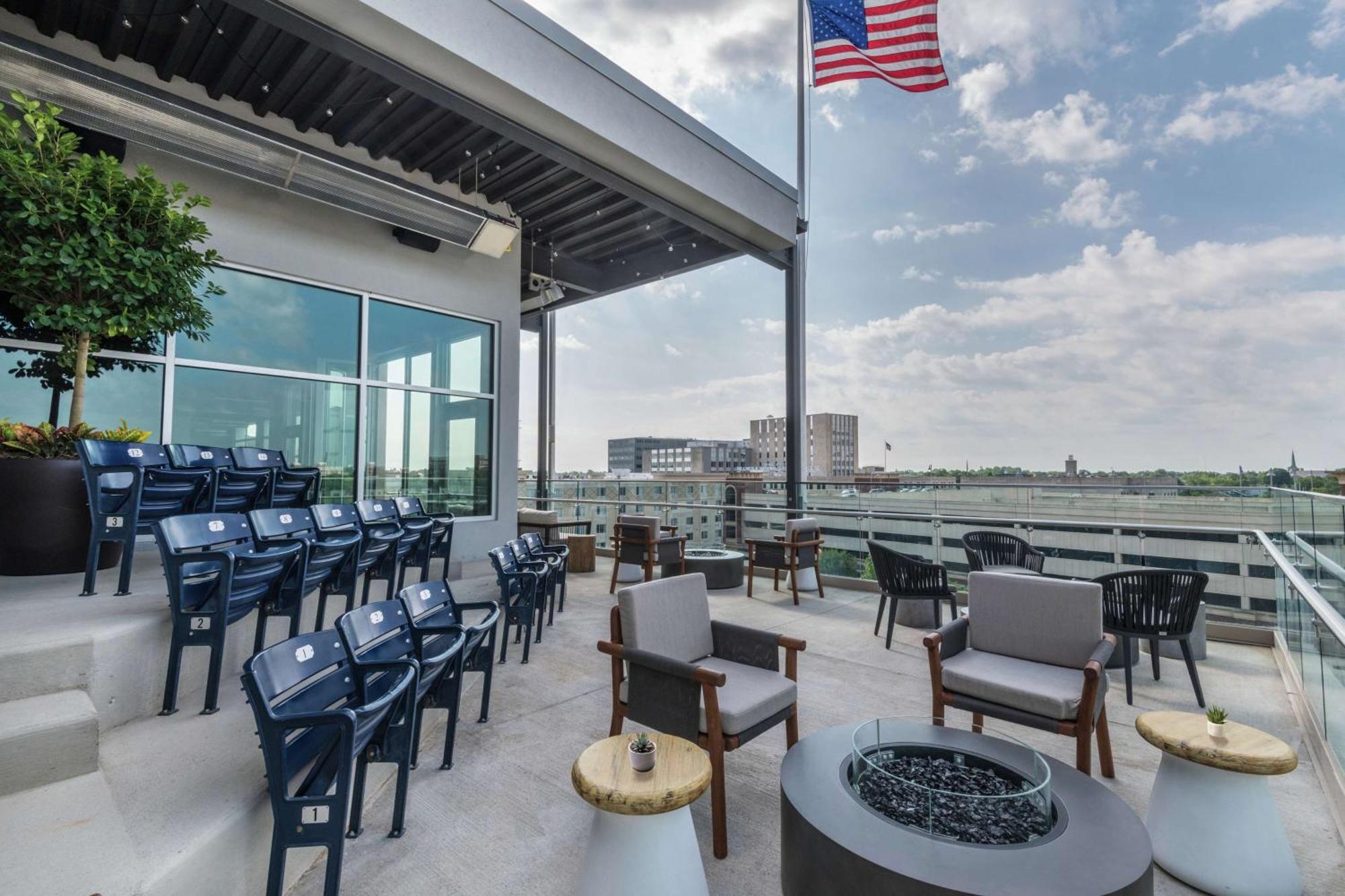Hampton Inn & Suites Fort Wayne Downtown Экстерьер фото