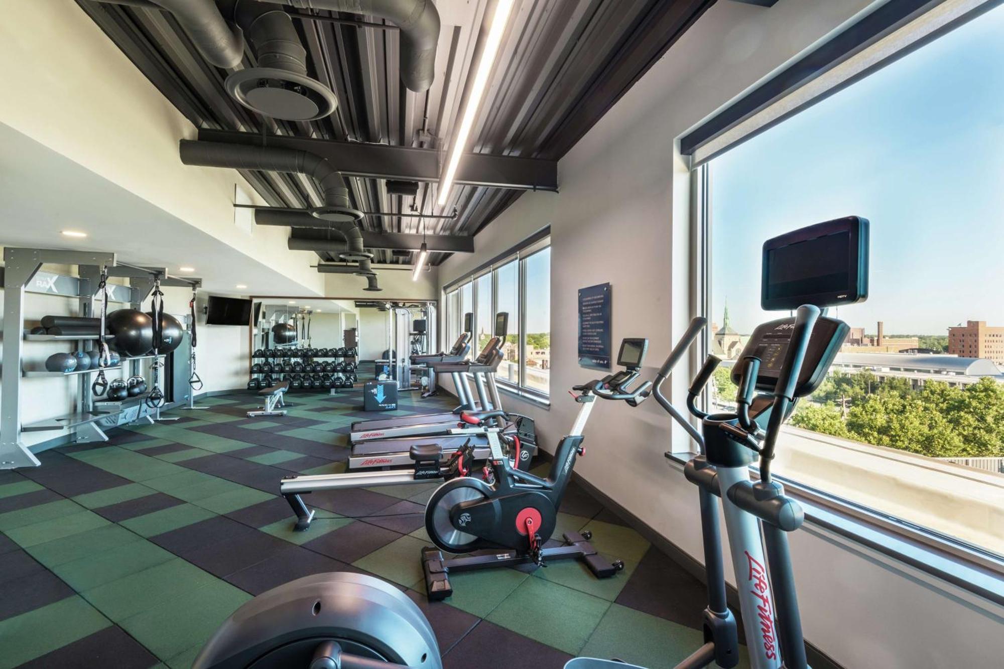 Hampton Inn & Suites Fort Wayne Downtown Экстерьер фото