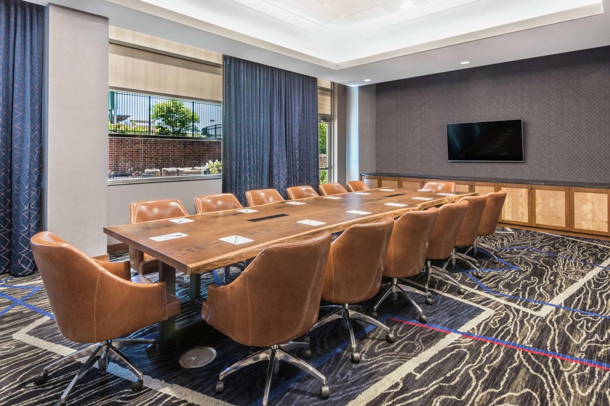 Hampton Inn & Suites Fort Wayne Downtown Экстерьер фото